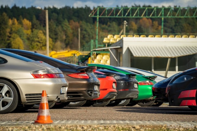 „Porsche“ automobilių entuziastai atidaro rengin