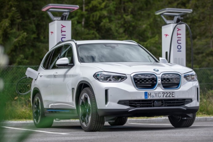 Lietuvoje pradeda veikti „BMW Charging“ programa – palankesni įkrovimo tarifai elektra varomų automobilių savininkams