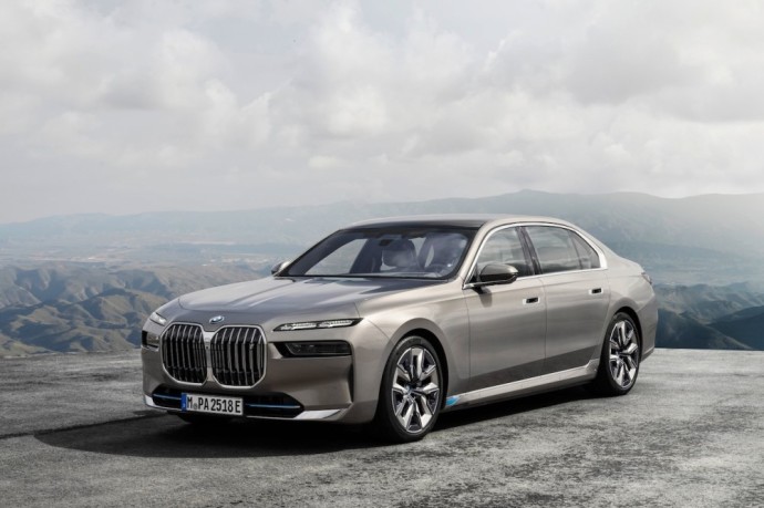 BMW pristatė šokiruojantį 7 serijos modelį