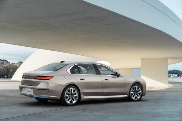 BMW pristatė šokiruojantį 7 serijos modelį