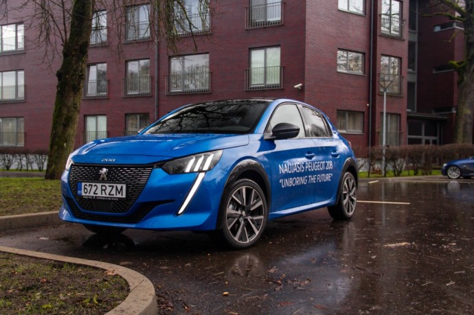 Peugeot 208 GT-Line ir Renault Clio RS-Line