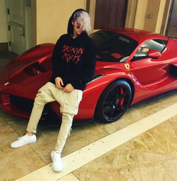 Įžymybių statusas „Ferrari“ ne motais: dėl nepriimtinų veiksmų italai Justiną Bieberį įtraukė į juodąjį sąrašą