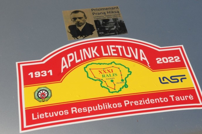 Rotušės aikštėje startavo tradicija tapęs „Ralis Aplink Lietuvą 2022“