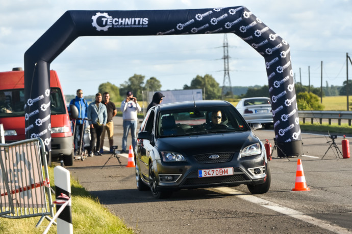 „Aurum 1006 km“ lenktynėse – tradicija tapęs žiūrovų slalomas