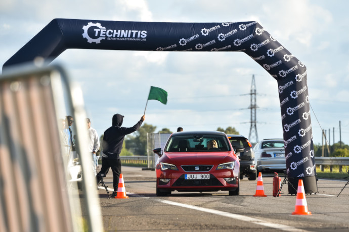 „Aurum 1006 km“ lenktynėse – tradicija tapęs žiūrovų slalomas