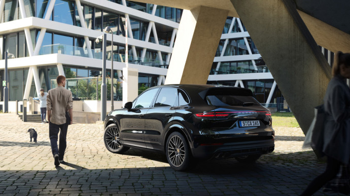 „Porsche“ plečia „Platinum Edition“ seriją – pasirodė „Cayenne“ modelis