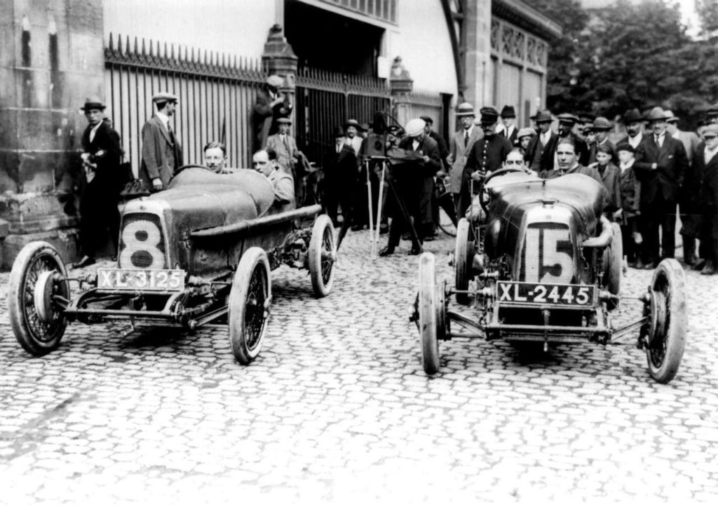 Aston Martin TT2 automobilius vairuojantys L.Gallop (kairėje) ir R.Zborowski (dešinėje)