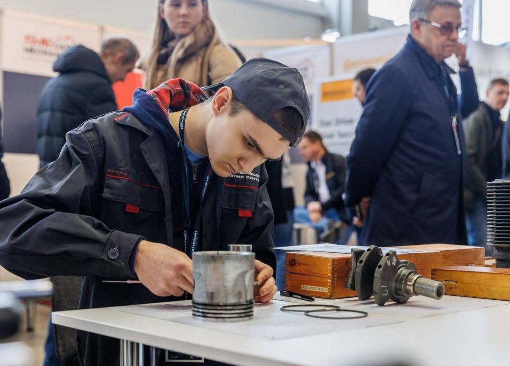 „Geriausias jaunasis automechanikas“ konkurso akimirka